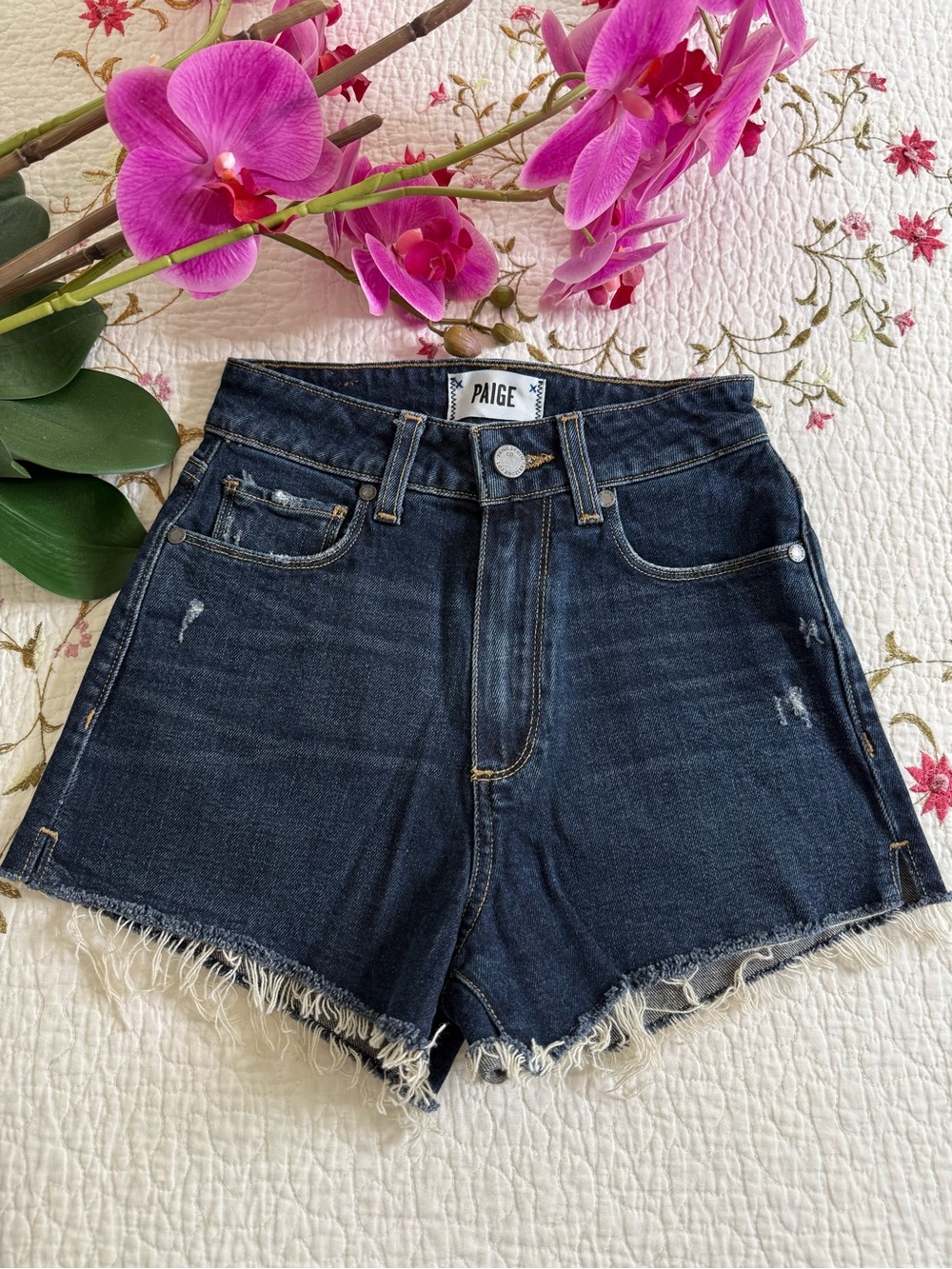PAIGE Premium Denim cutoff blue jean shorts Margot destructed Yasiel Size 23